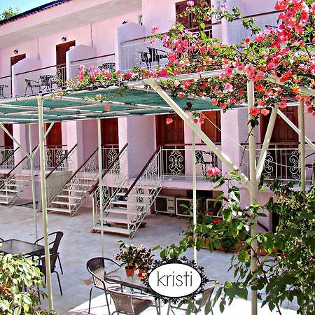Apartamento Kristi Poros  Exterior foto