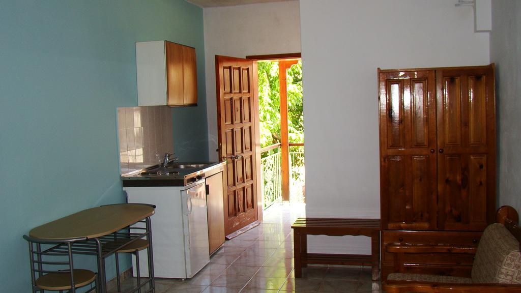 Apartamento Kristi Poros  Exterior foto