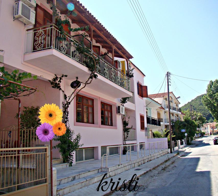 Apartamento Kristi Poros  Exterior foto