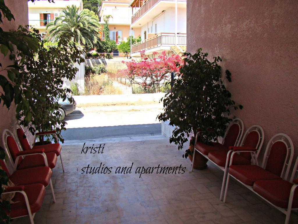 Apartamento Kristi Poros  Exterior foto
